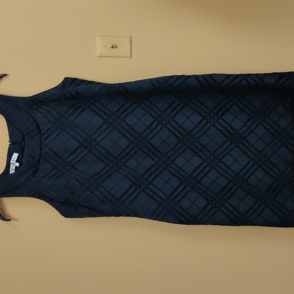 Evan-Picone Black Sleeveless Dress With Raised Diamond Shaped Design - Picture 5 of 8